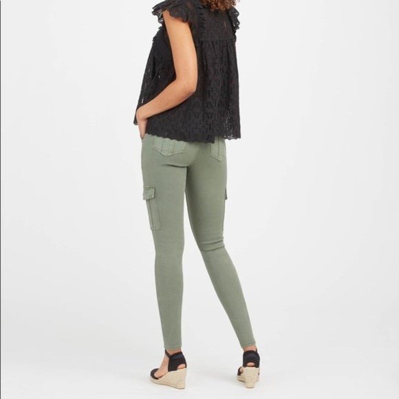 SPANX Stretch Twill Ankle Cargo Pants Soft Sage Green Size Medium Petite NWT - Picture 7 of 10